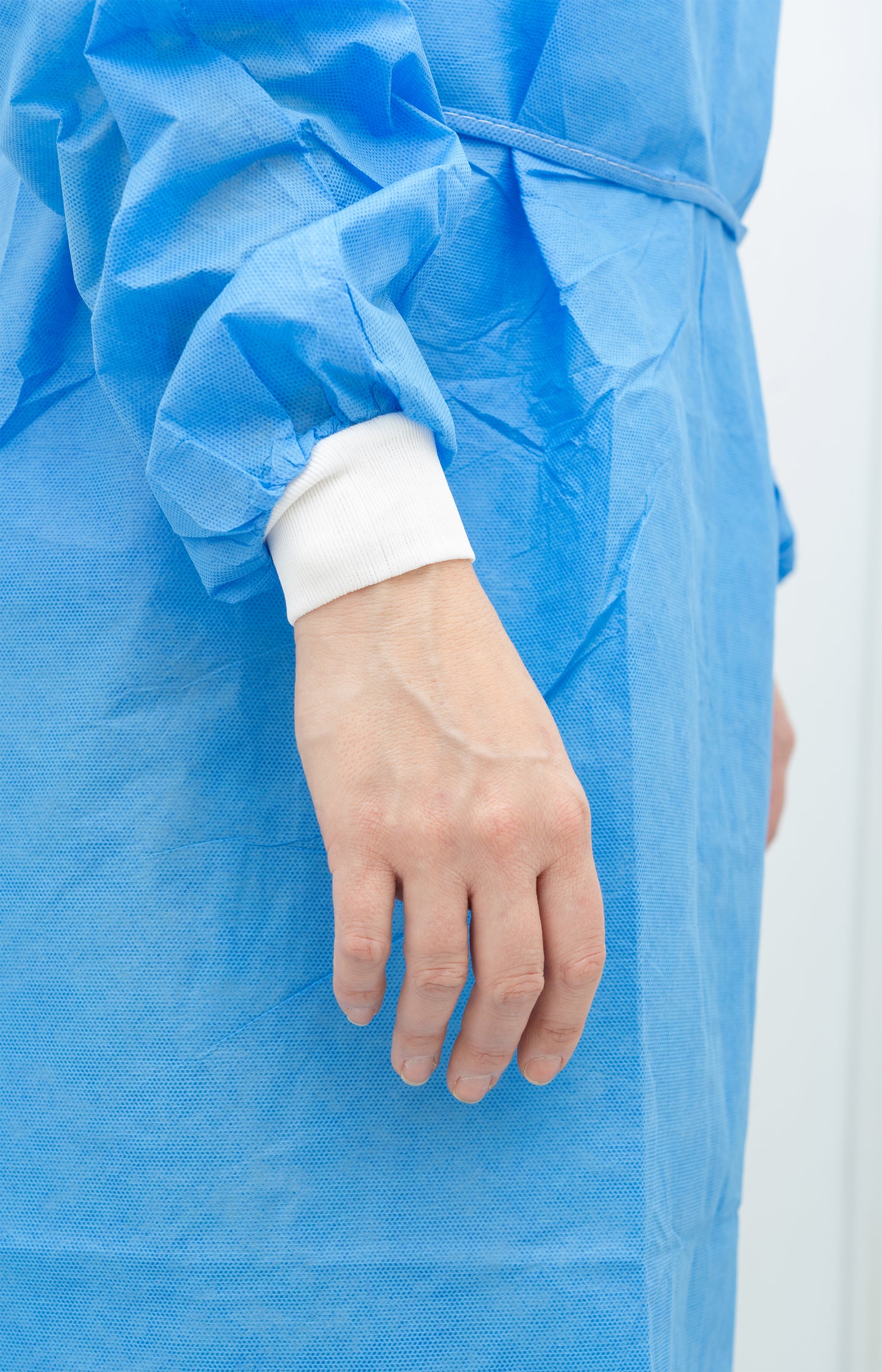 100 Case - Level 2 Disposable Isolation Gowns - SMS 35g, Knitted Cuffs, Fully Closed Double Tie Neck and Waist, Universal Fit, Latex-Free, Blue